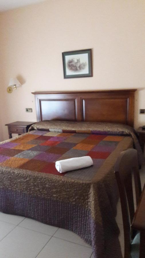 Hostal Restaurante Pacos Эррера-дель-Дуке Экстерьер фото
